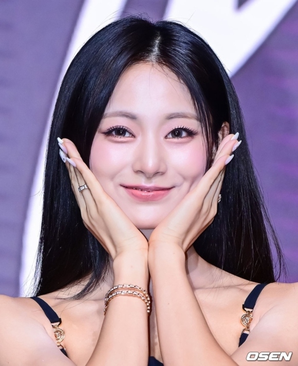 PHOTO】TWICE ツウィ、1stソロアルバム「abouTZU」発売記念記者懇談会