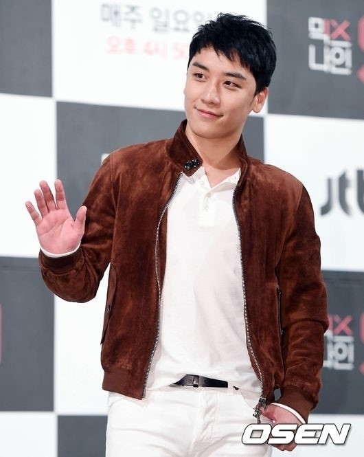 元BIGBANGのV․I、スーツ姿でミーティング？変わった姿に注目集まる