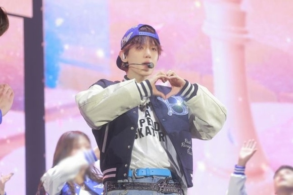 EXO ベクヒョン、ソウルアンコール公演でファンに格別な愛情をアピール