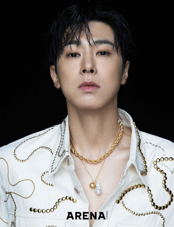 東方神起 ユンホ、セクシーな雰囲気あふれるグラビアを公開…20年後に