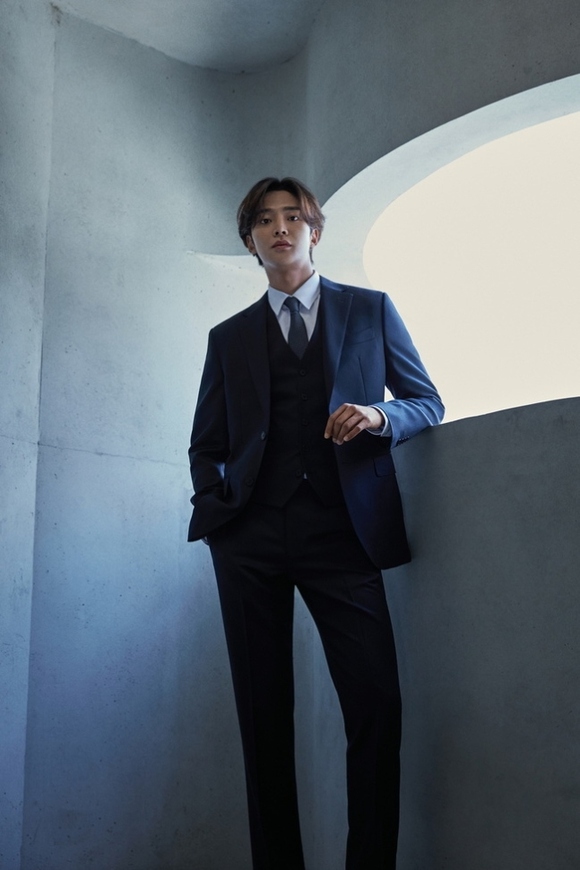 SF9 ロウン、秋の男に変身…グラビアでシックな魅力をアピール - Kstyle