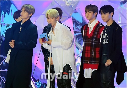 PHOTO】BTS（防弾少年団）「2018 MGA」授賞式でステージを披露
