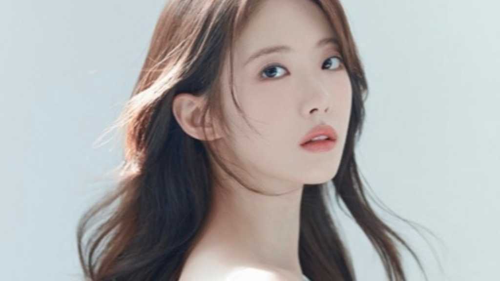 太陽を飲み込んだ女」宇宙少女 ルダ“中学3年生を演じるためネット