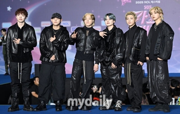 PHOTO】BE:FIRST「2025 SBS歌謡大典 Summer」ブルーカーペットに登場