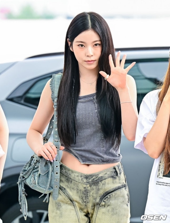 PHOTO】NMIXX、ファンコンサートのためマカオへ出国…爽やかな