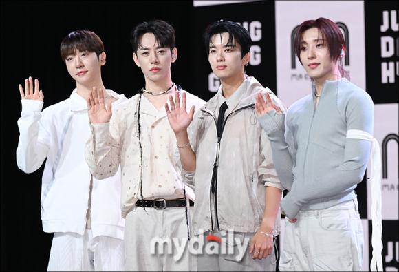 B․A․Pの4人、約6年の空白破りカムバック！涙で葛藤明かす「現実的に