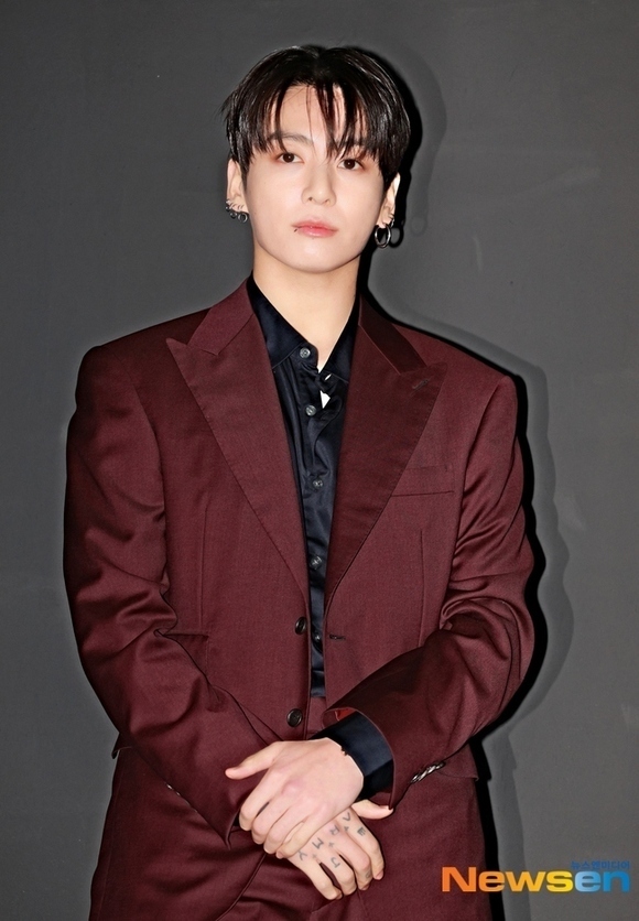 BTS ジョングク、過去の喫煙告白・事務所への不満も…“飲酒配信”での