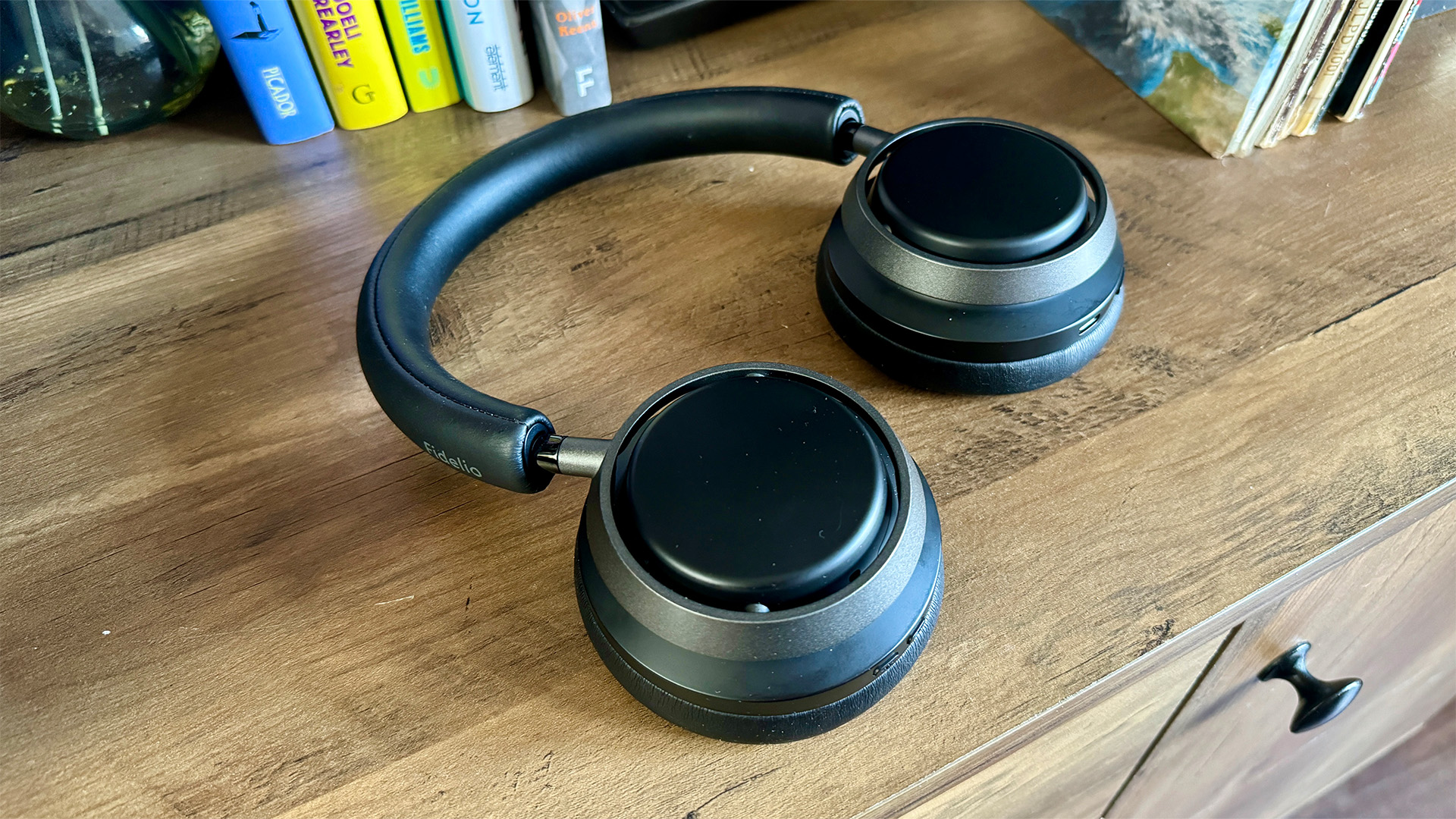 Philips Fidelio L4 review: good noise cancelling headphones with