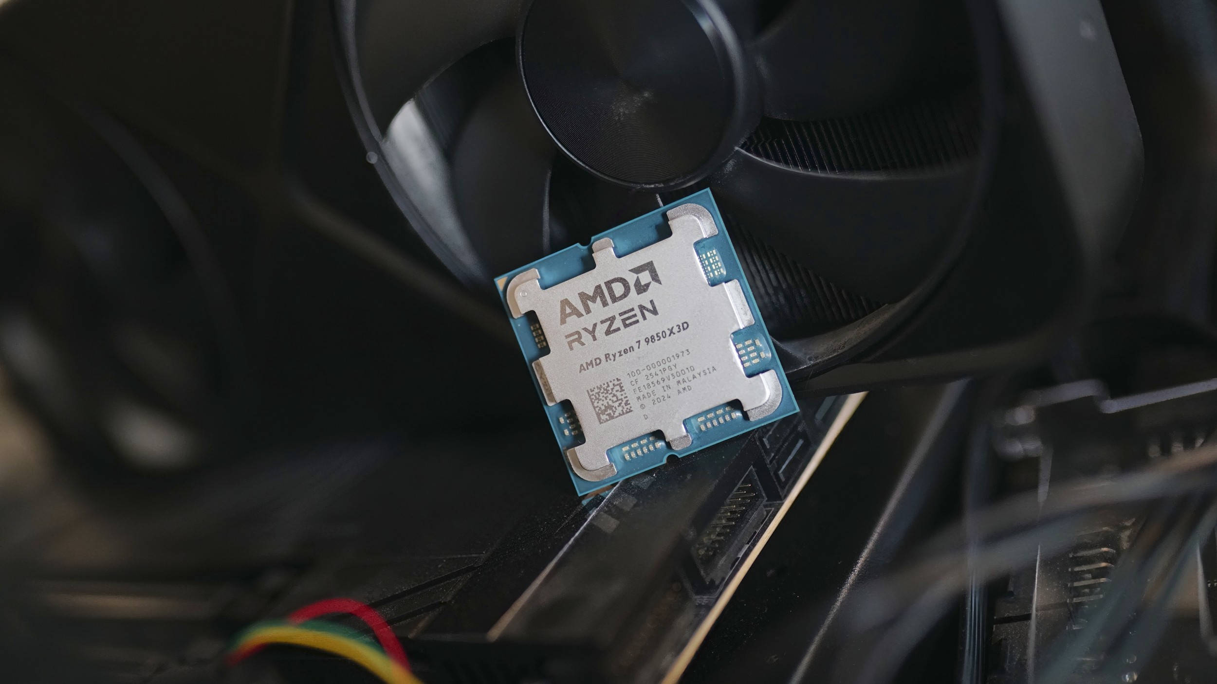 Delidded Ryzen 7 5800X3D CPU Runs 10 Degrees Celsius Cooler