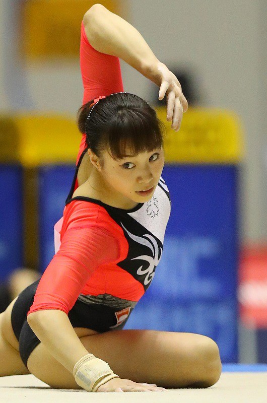 体操 全日本種目別選手権：3枠かけ8人決勝へ [写真特集14/12] | 毎日新聞