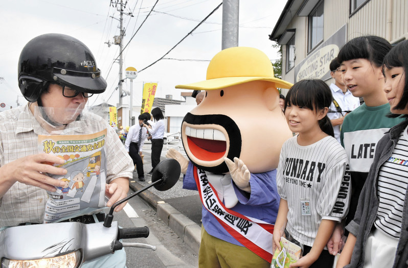 高知：「カールおじさん」が交通安全広報隊長に | 毎日新聞