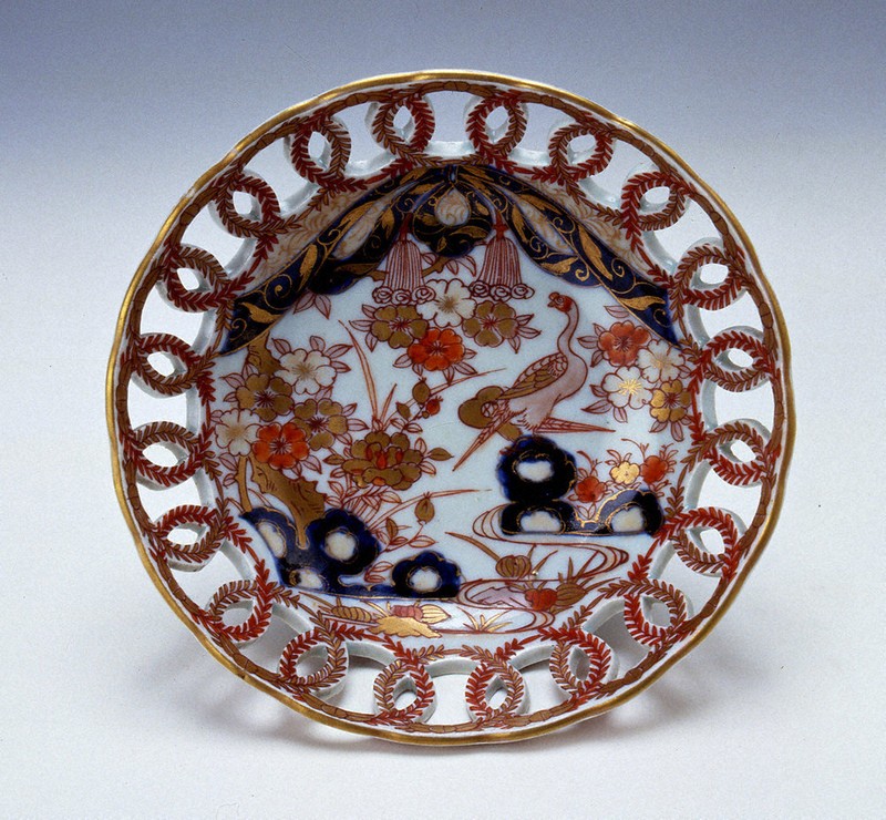 古伊万里、数百年の家路 佐賀県内に収蔵、2枚の色絵皿 「マイセン