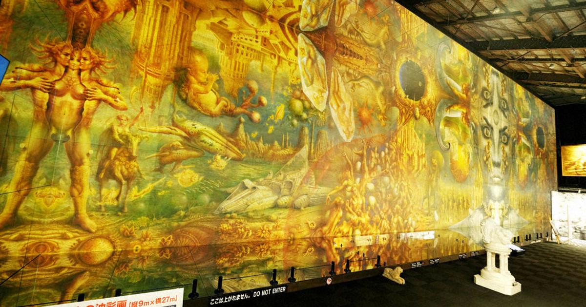 ギネス認定、世界一大きな油彩画 縦9メートル、横27メートル 鏡に反射