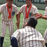 ヤンキース風→「やんちゃ」色 東大阪大柏原の新ユニホーム 甲子園