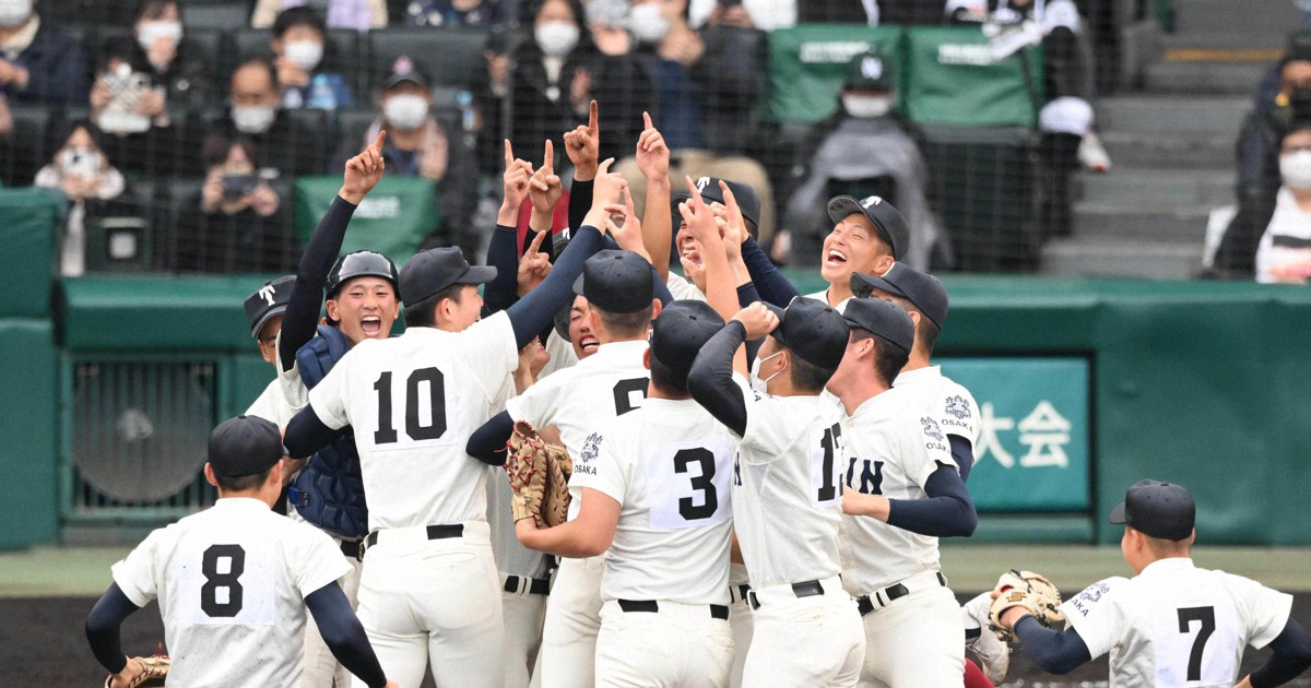 決勝 近江vs大阪桐蔭 第94回センバツ高校野球 [写真特集1/29] | 毎日新聞