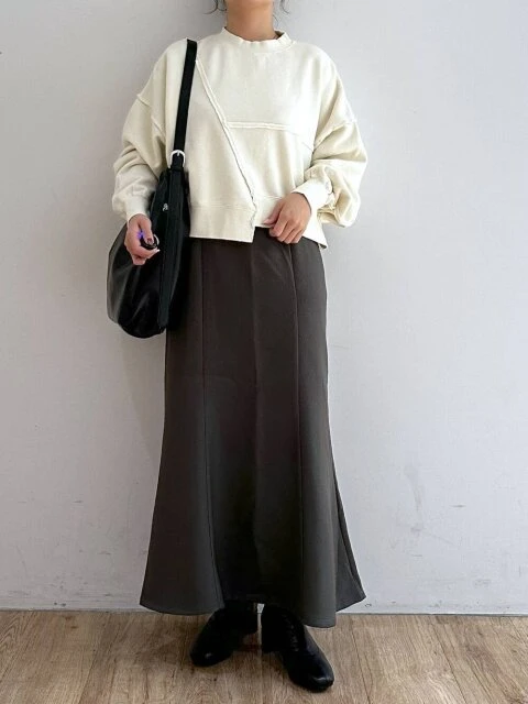 冬の定番スウェットは“スカート”で垢抜ける♡脱・部屋着感！大人の