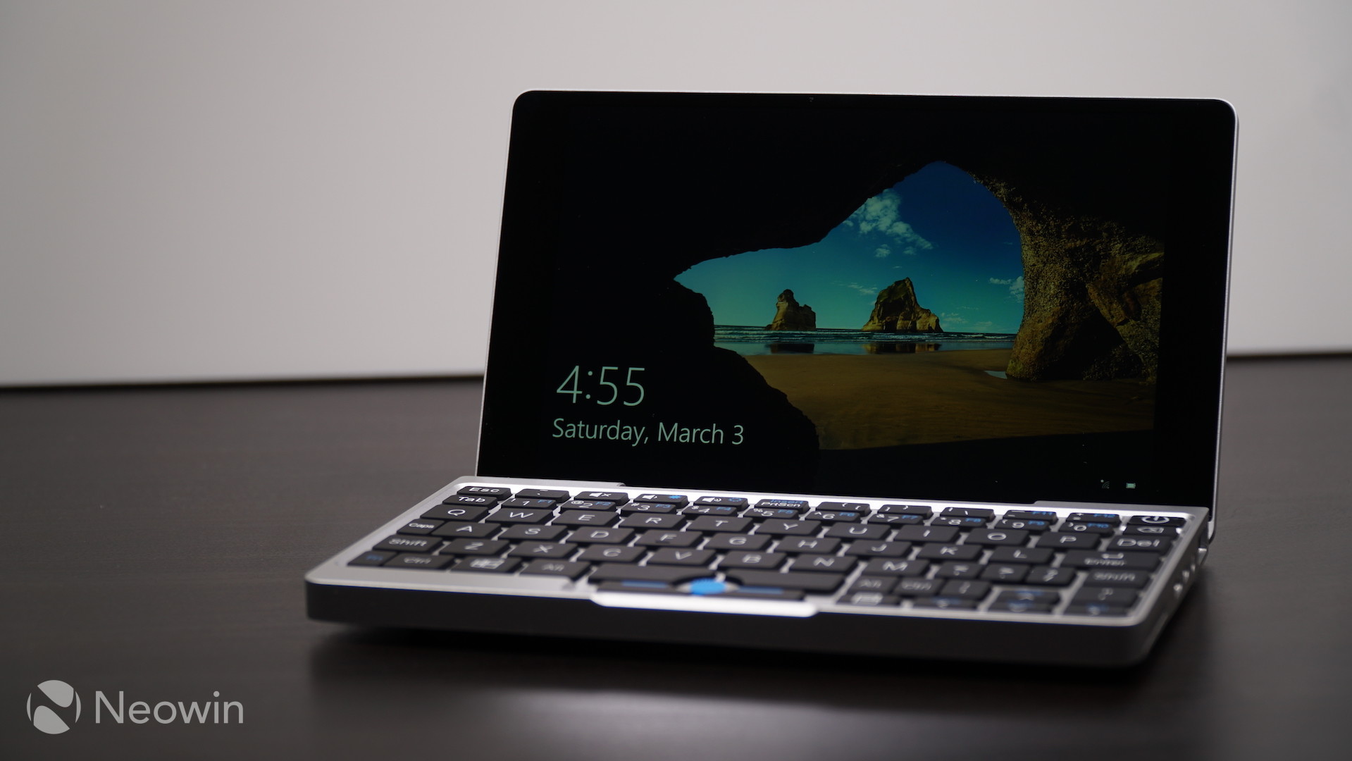 Unboxing the GPD Pocket, a tiny Windows 10 laptop - Neowin