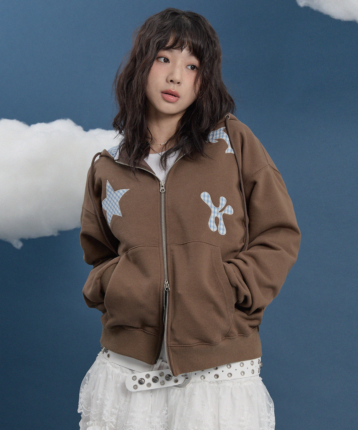 Influencer pick] Star Dolphin Check Applique Hood Zip Up BROWN