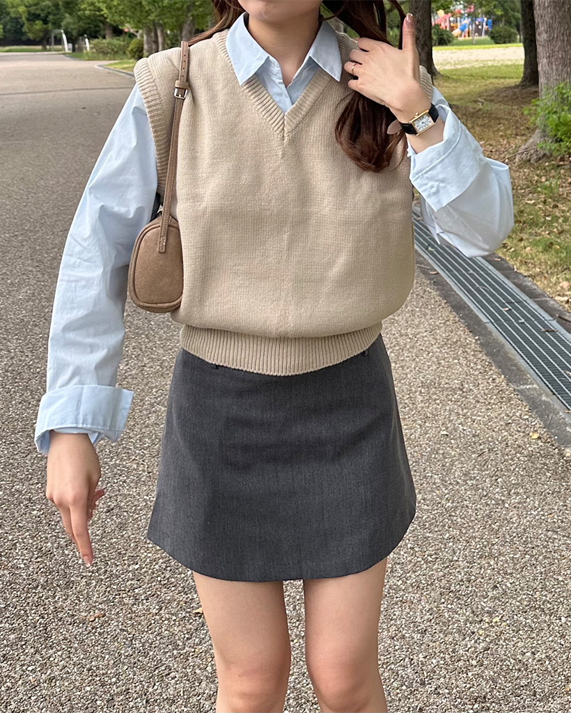 Vネックリブヘムセミクロップドニットベスト | ファッション通販サイト