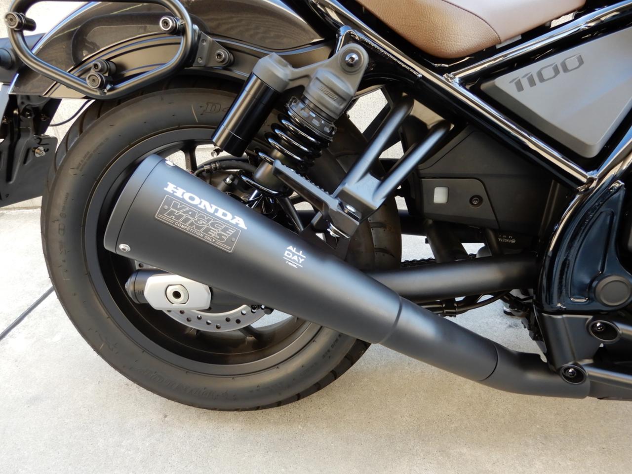 VANCE&HINES UPSWEEP SLIP-ON VH9034 のパーツレビュー | レブル