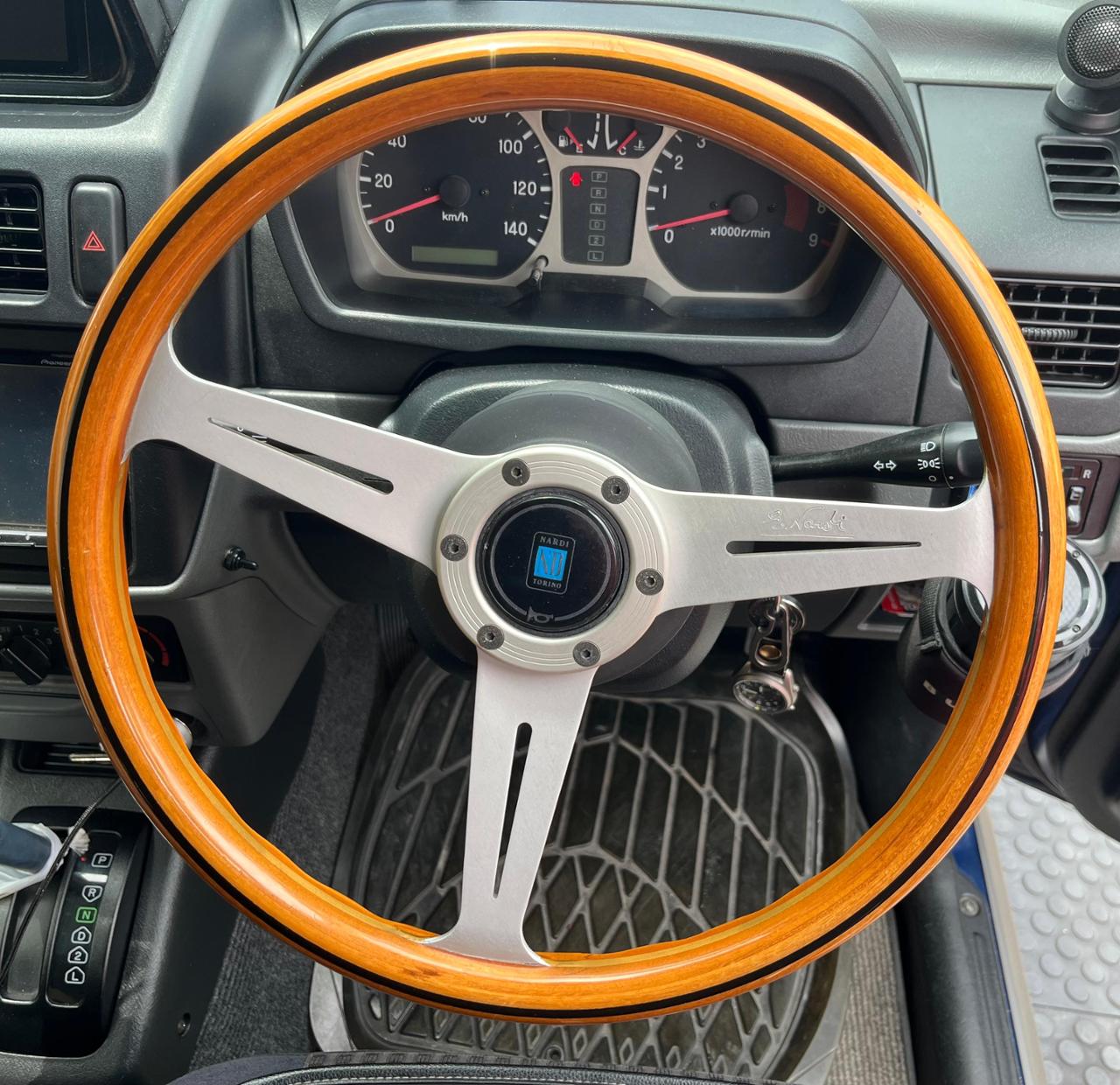 NARDI CLASSIC WOOD Vite ウッド＆シルバースポーク のパーツレビュー