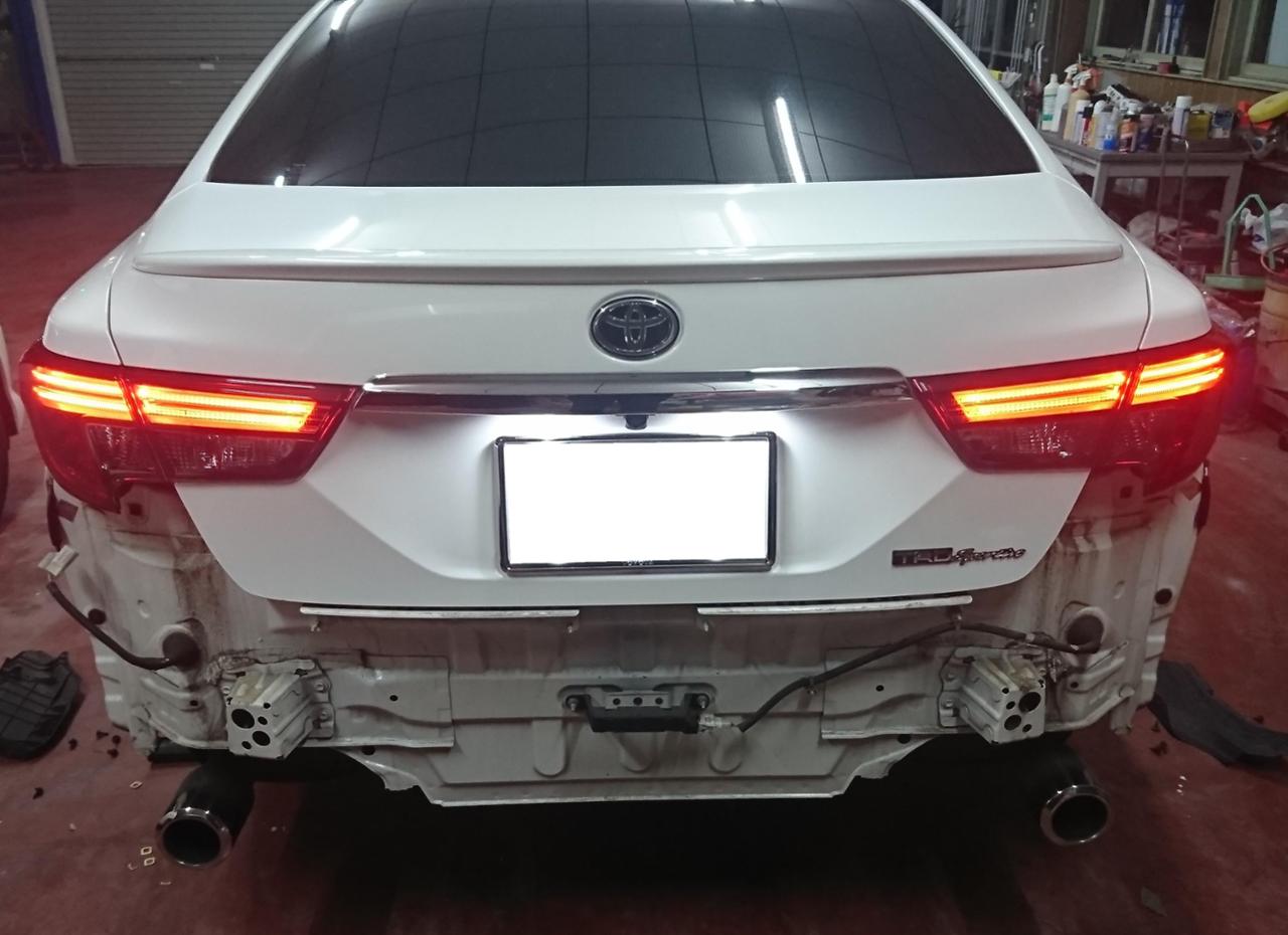 トヨタ(純正) 中期用 テールランプ(リヤコンビネーションランプ)レンズ