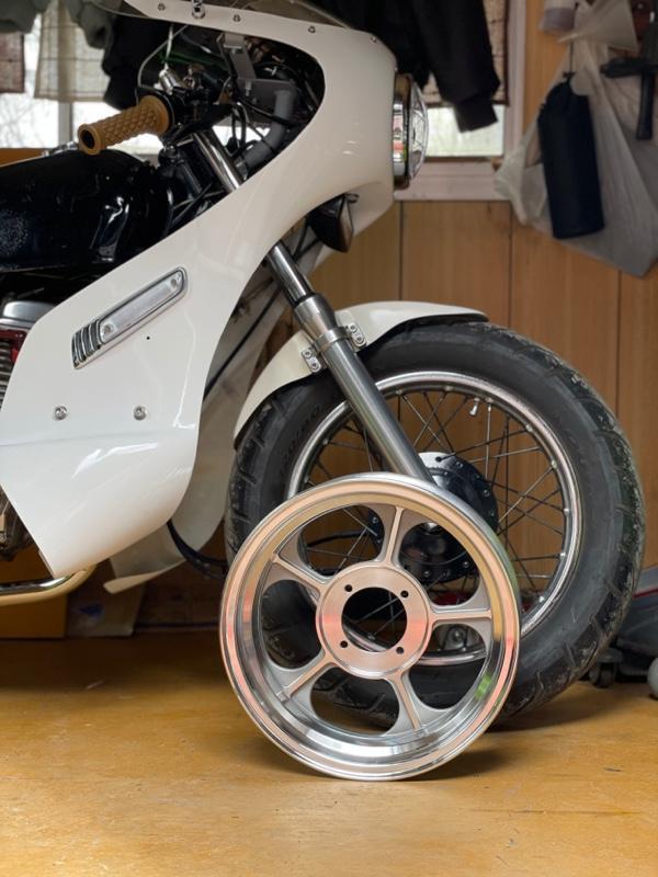 不明 ファルコン風12インチ3.5J のパーツレビュー | エイプ50