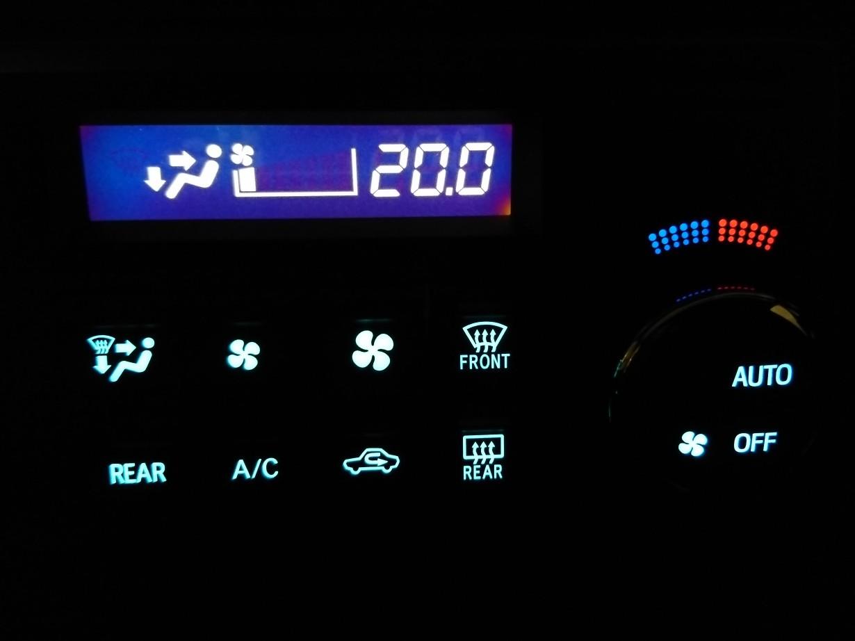 トヨタ(純正) / t884工房 エアコンパネル 液晶反転 LED打ち替え の