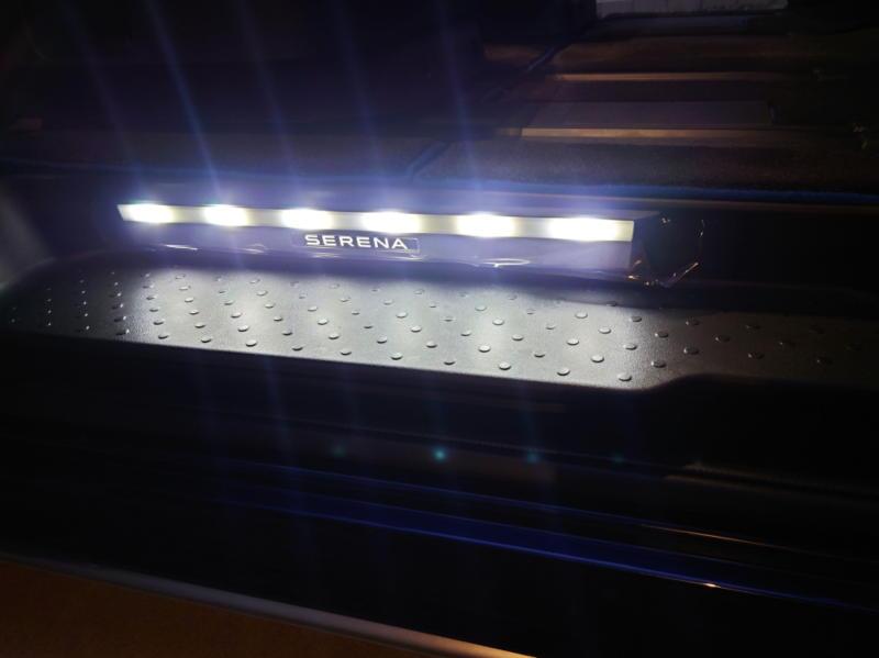 日産(純正) エントランスプレート(イルミネーション付) のパーツ