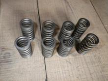 フォレストエンジニアリング 吸排気強化バルブスプリング のパーツ