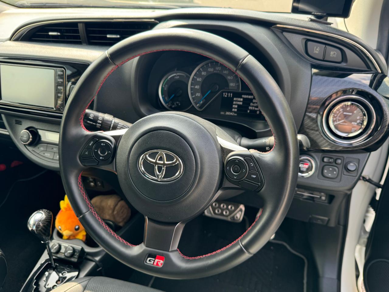 トヨタ(純正) GR小径本革巻き3本スポークステアリングホイール の
