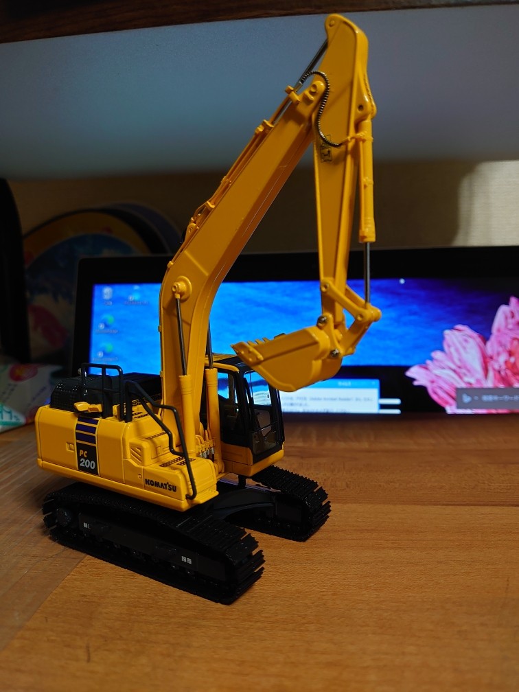 ミニカーレビュー ~レプリカーズ製 コマツPC200-11編~｜よもぎむしの