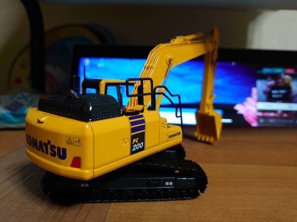 ミニカーレビュー ~レプリカーズ製 コマツPC200-11編~｜よもぎむしの