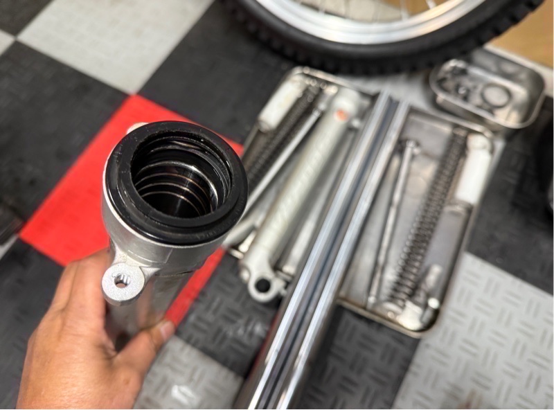 苦しんだフロントフォークのOHが完了・・・降雪後の札幌を走ってみた