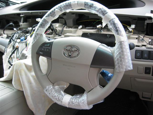 ステアリングスイッチ取り付け（トヨタ エスティマハイブリッド・20系