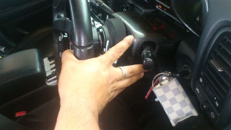 アリストのボス交換(自分の)と社外ハンドルへ交換(友達の)（トヨタ