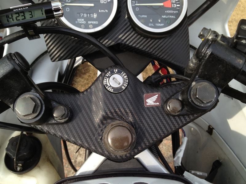 トップブリッジカーボン加工＆フロントフォーク10円玉チューン（ホンダ