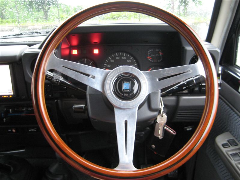 ナルディステアリング【NARDI】（トヨタ ランドクルーザー70・HZJ
