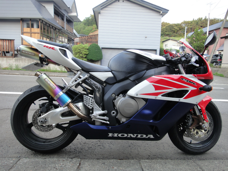 エキパイ・サイレンサー交換 【その壱】（ホンダ CBR1000RR）by 中尉