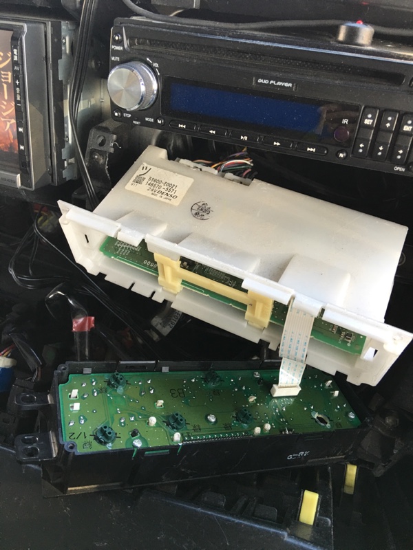 エアコンパネル電球交換（日野 プロフィア）by 想パパ（ちいち