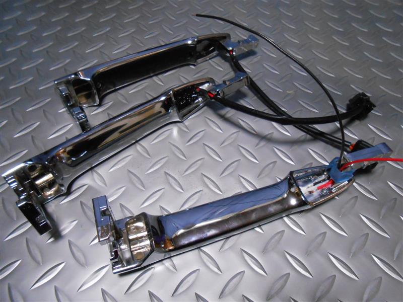 デリカD5用スライドドアスイッチ・アウタードアハンドルイルミ取り付け