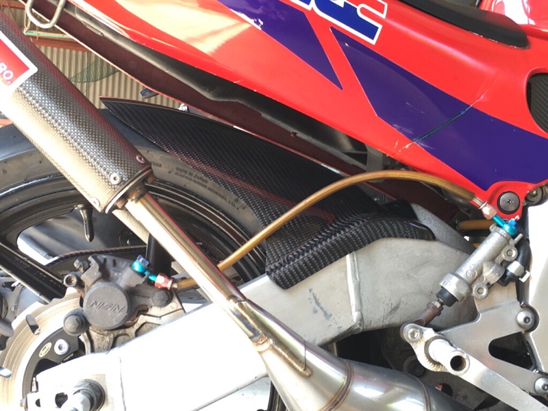 カーボンリアフェンダーを取り付け♪ 〜その1〜（ホンダ NSR250R）by