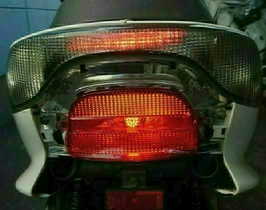 再追画像7)LEDハイマウントストップランプ取付（ヤマハ マジェスティ