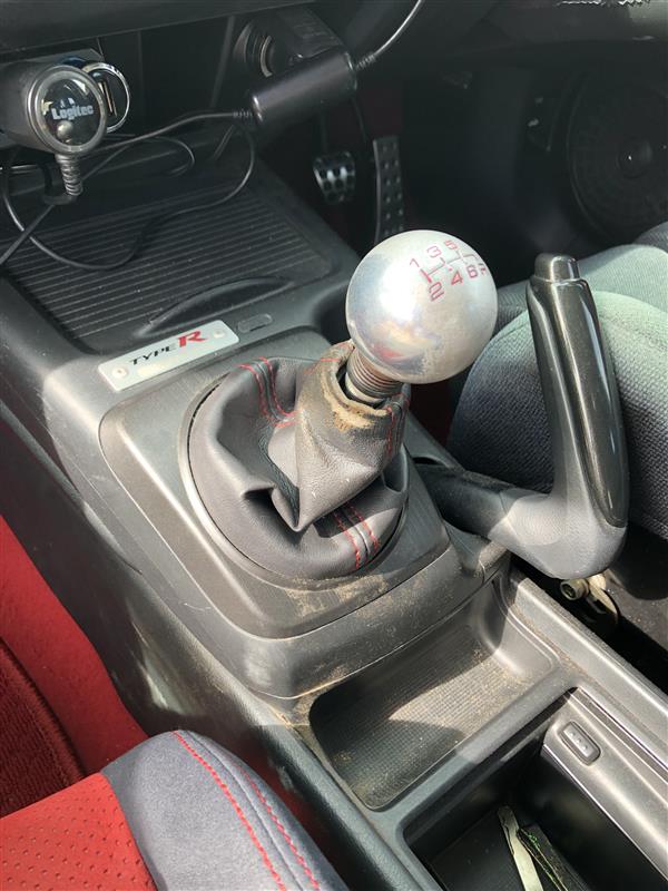 シフトブーツ交換(その1)（ホンダ シビックタイプR・FD2）by