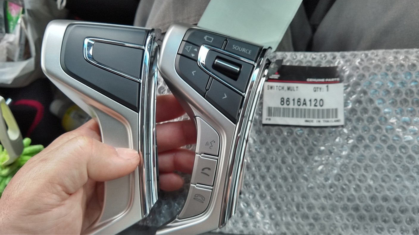 Mitsubishi デリカd5 ステアリングスイッチ 8616A120