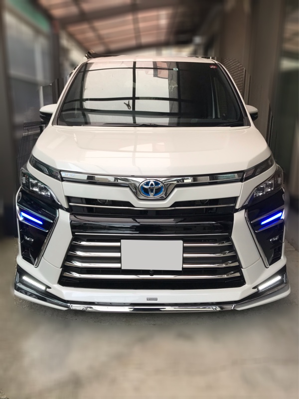 シグネチャーイルミブレード（トヨタ ヴォクシー ハイブリッド・80系