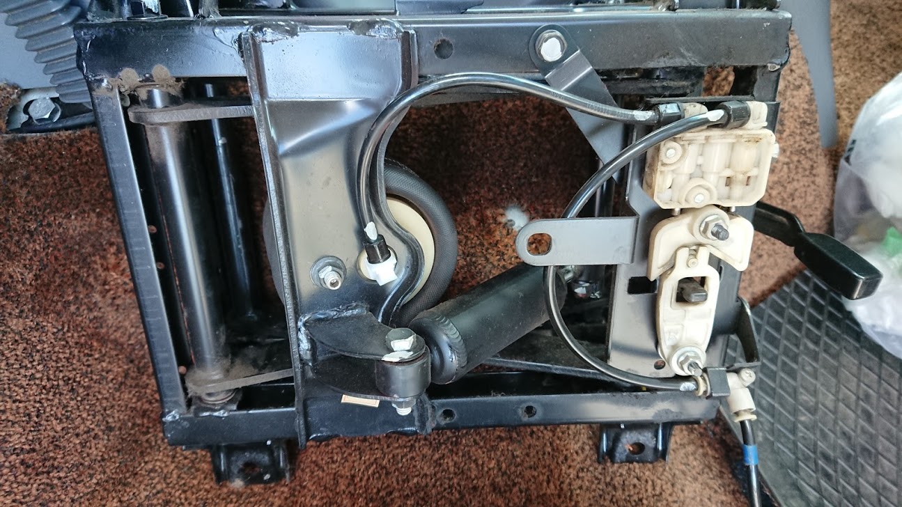 エアサスシート修理（三菱ふそう ファイター）by ダンボール223 - みんカラ