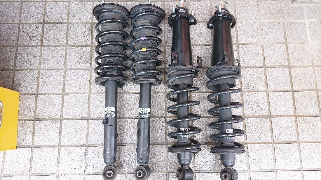 クラウンマジェスタ純正サスペンション取付け。(GWS214)（トヨタ