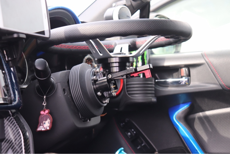 ナルディ？？ステアリング・跳ね上げ式クイックリリース取り付け