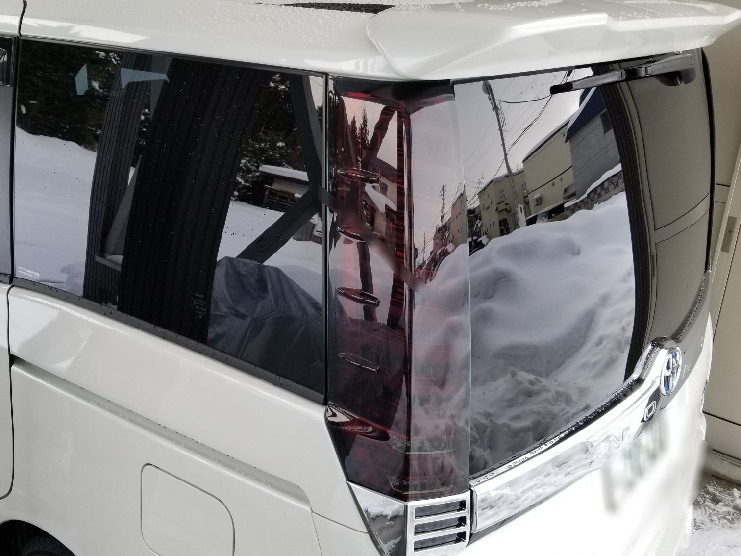 Dazzfellowsテールランプ取り付け（トヨタ ノア ハイブリッド・80系